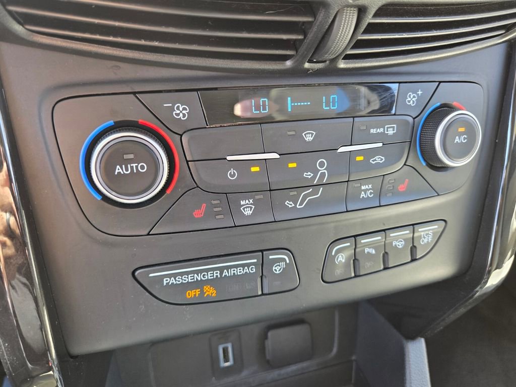 Used 2018 Ford Escape Titanium w/ Ford Safe & Smart Package image 29