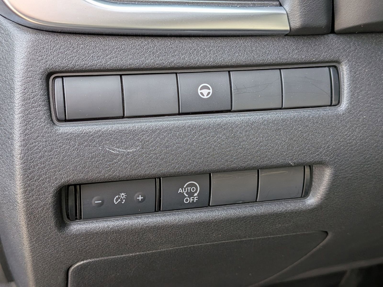 Used 2023 Nissan Rogue SV image 17