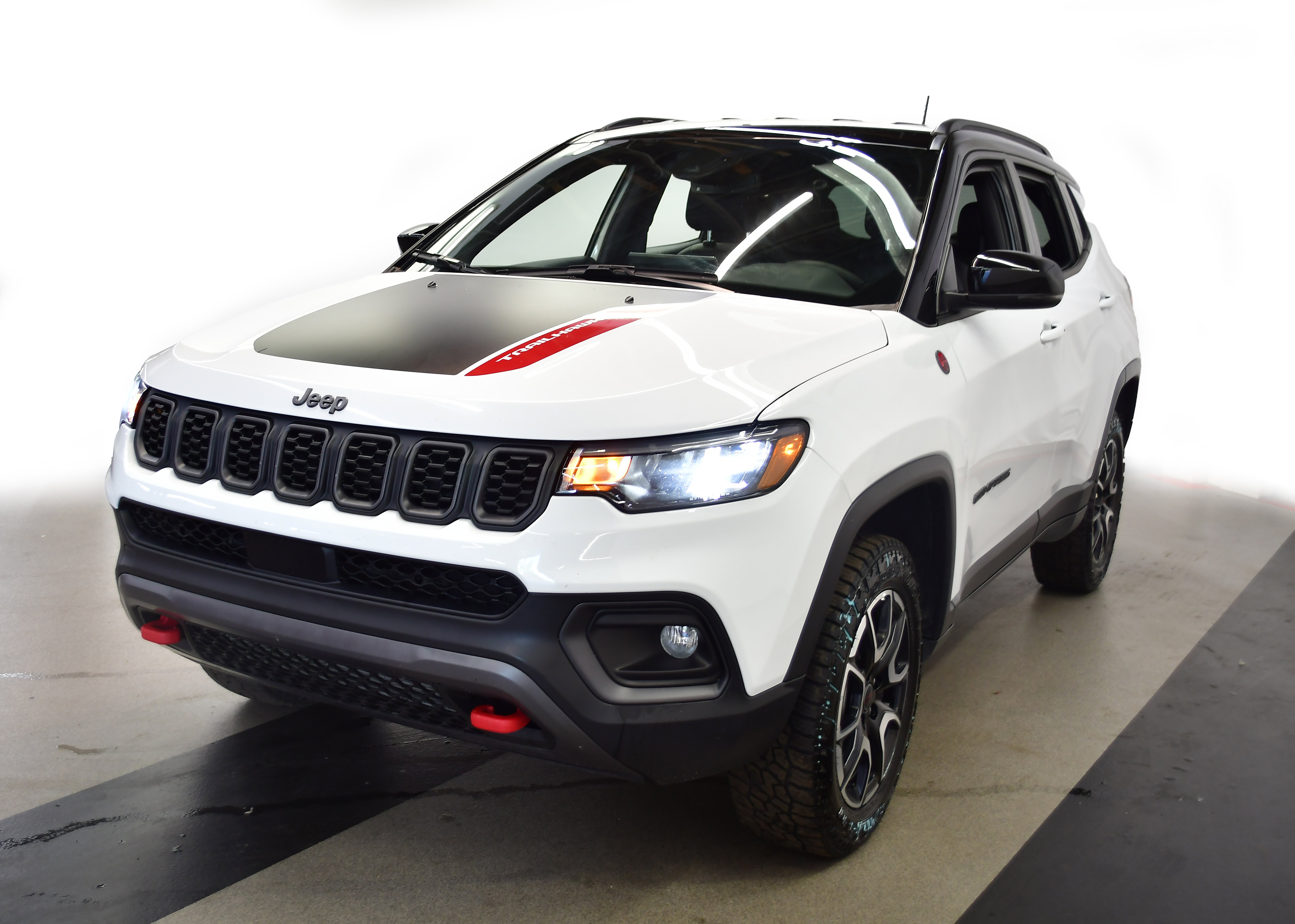 Used 2025 Jeep Compass Trailhawk AWD/4WD image 4