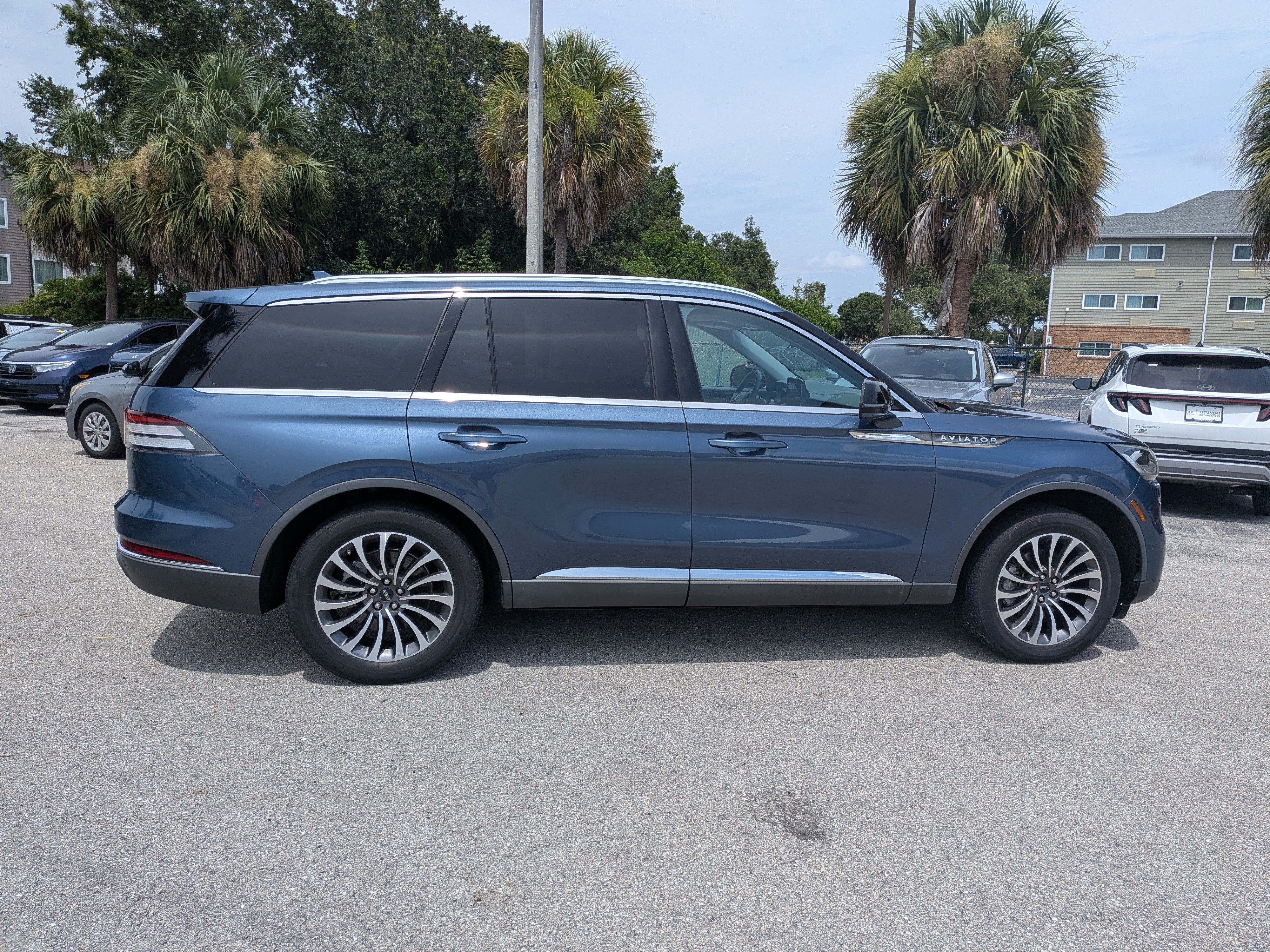 Used 2020 Lincoln Aviator Reserve w/ Equipment Group 201A AWD/4WD image 3