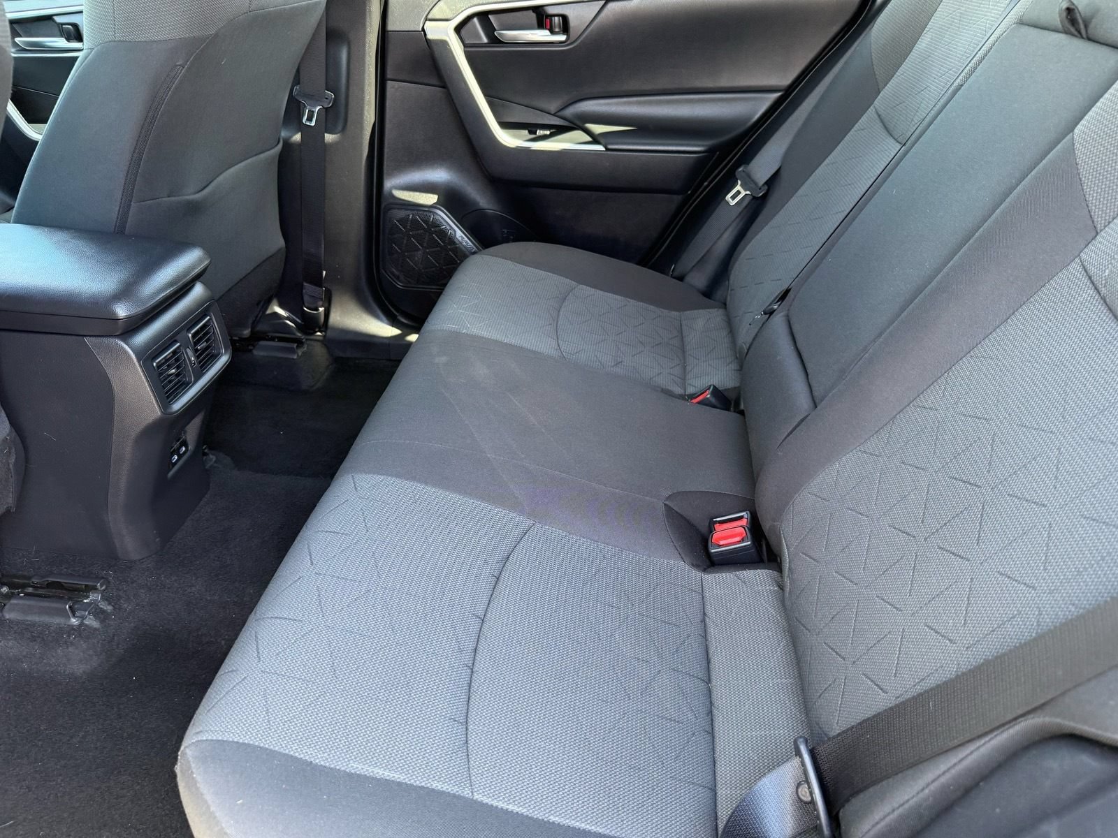 Used 2022 Toyota RAV4 XLE w/ XLE Grade Weather Package FWD image 27