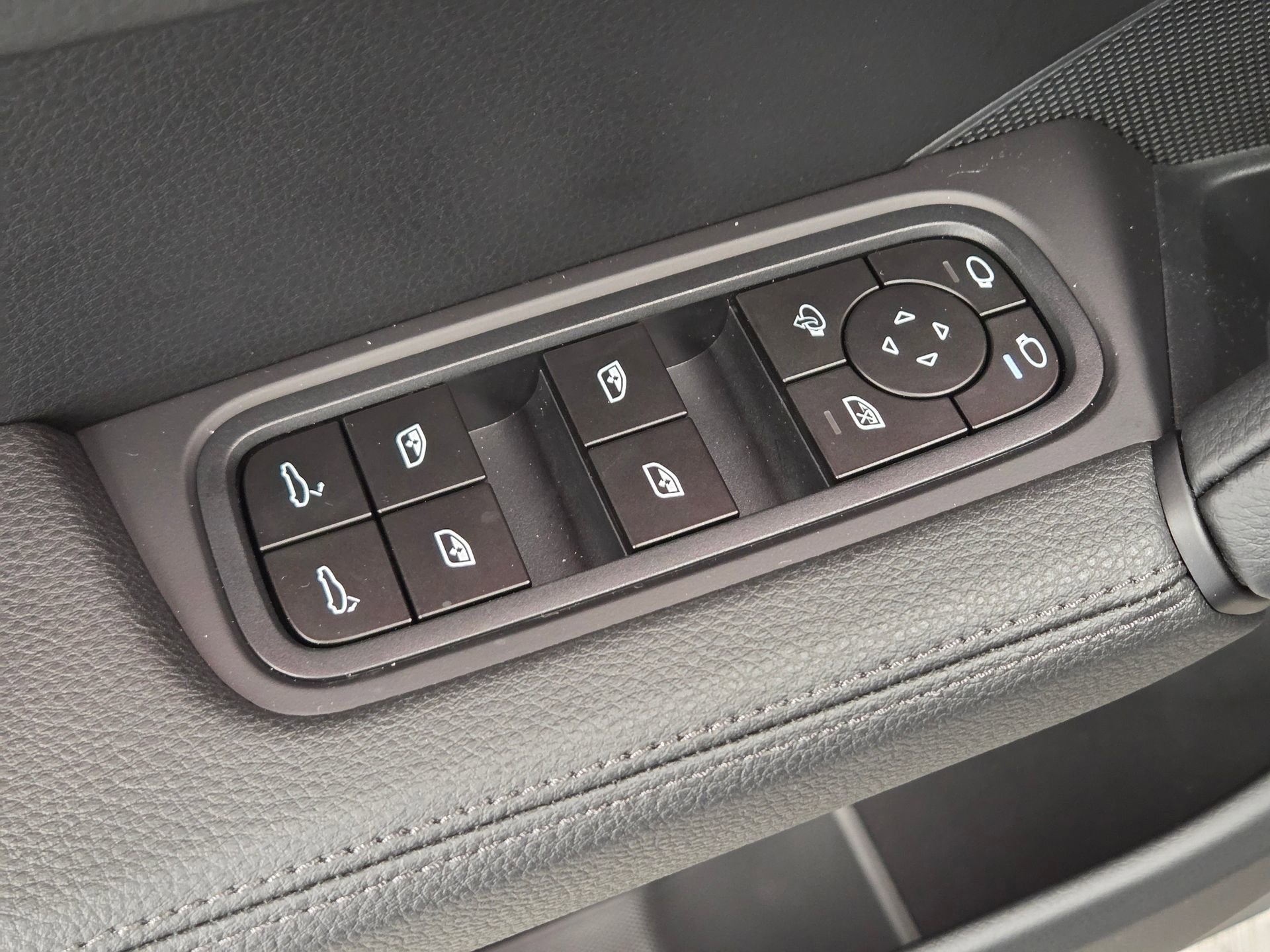 New 2026 Porsche Cayenne Base image 15