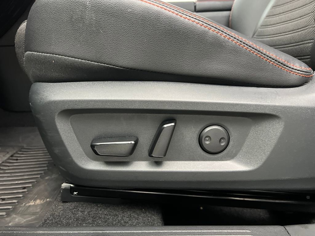 Used 2025 Nissan Rogue SV image 10