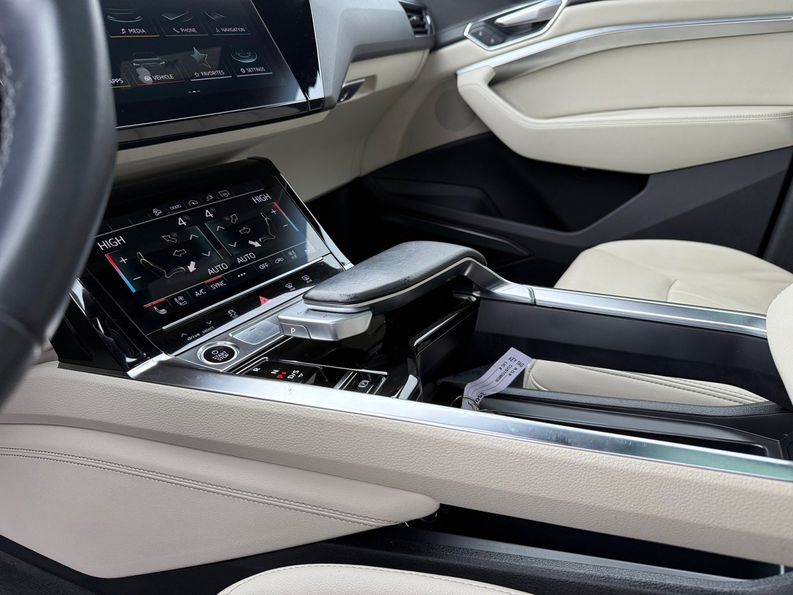 Used 2023 Audi e-tron Premium Plus w/ Premium Plus Package image 13