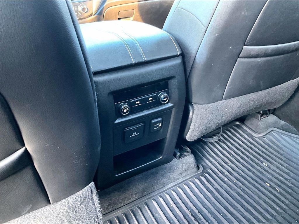 Used 2021 Chevrolet Traverse RS image 30