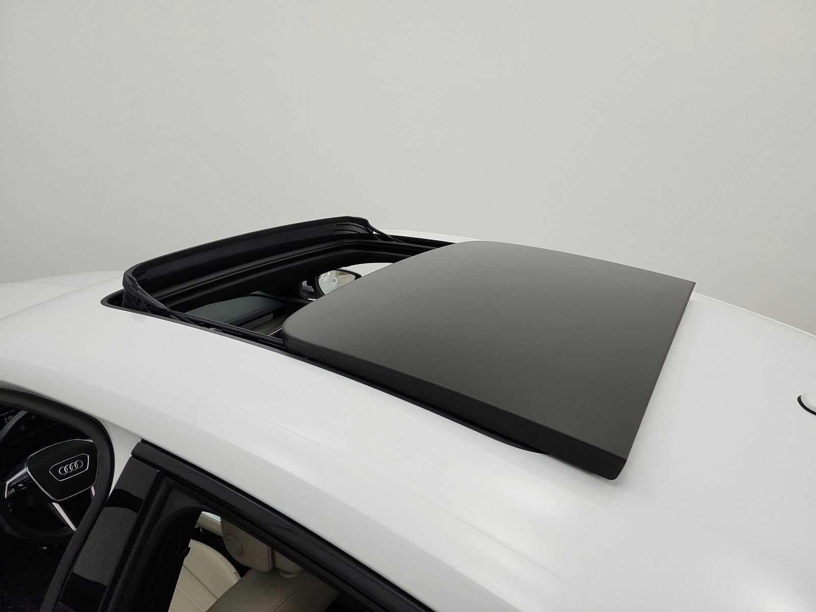 Used 2023 Audi e-tron Premium Plus w/ Premium Plus Package AWD/4WD image 11