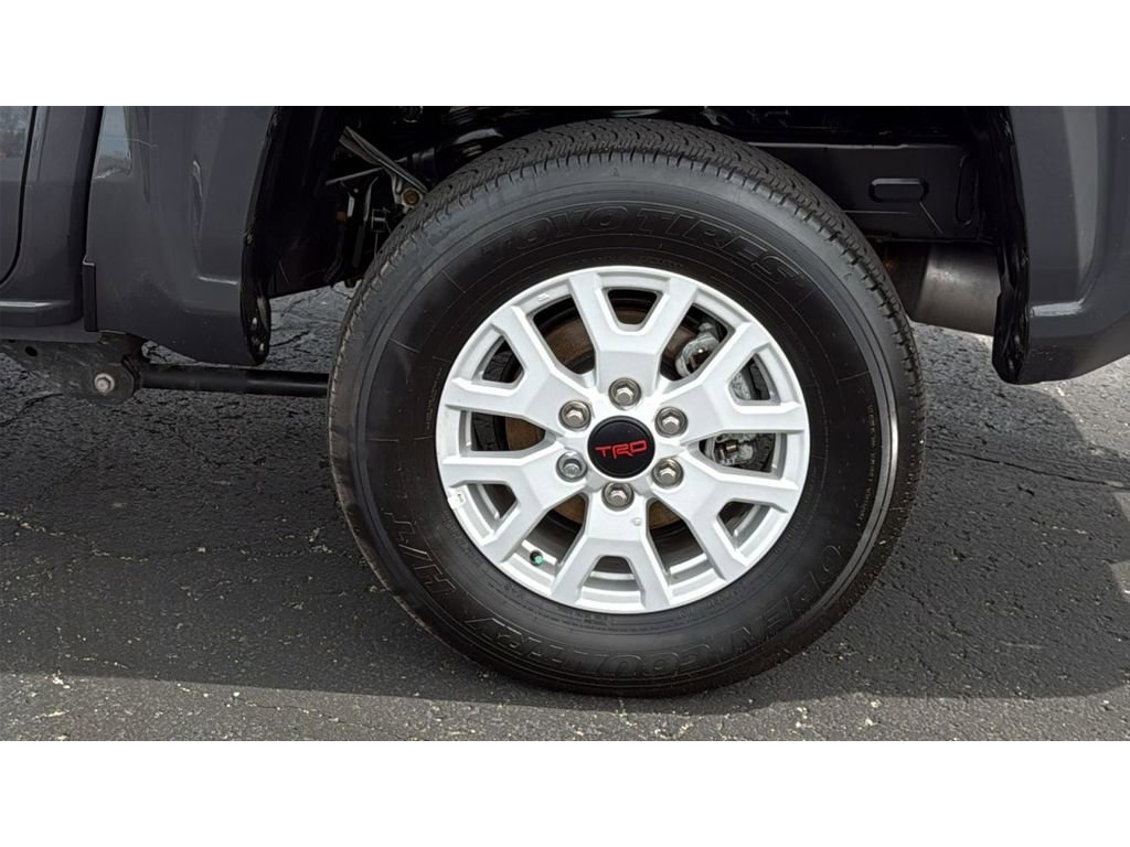 Certified 2025 Toyota Tacoma SR5 w/ SR5 Upgrade Package AWD/4WD image 11