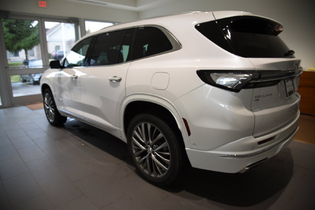 Used 2025 Buick Enclave Avenir w/ Super Cruise Package AWD/4WD image 2