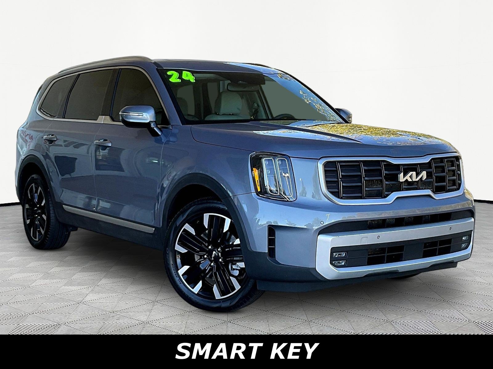 Used 2024 Kia Telluride SX FWD image 3