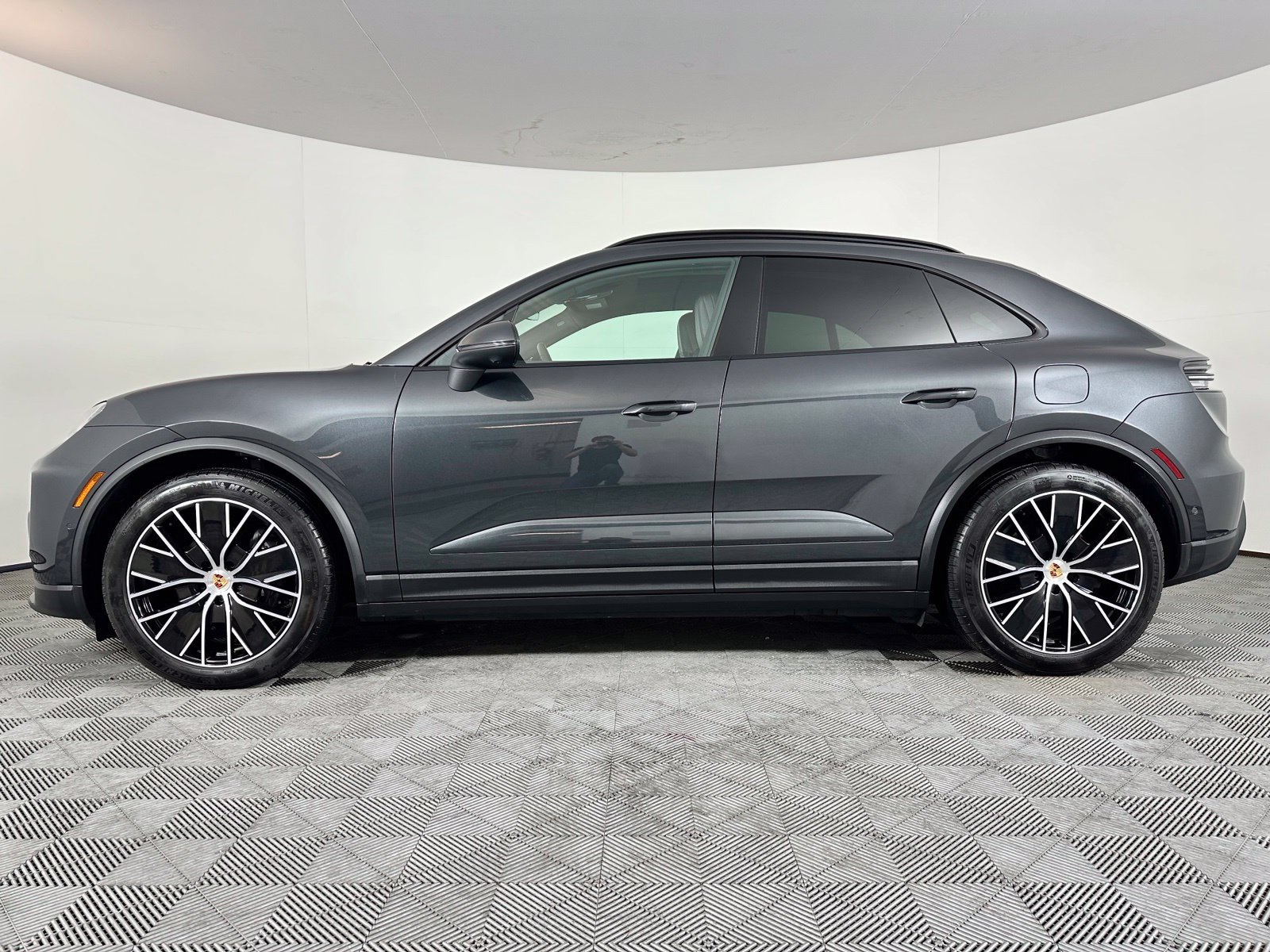 Used 2024 Porsche Macan 4 Electric AWD/4WD image 15