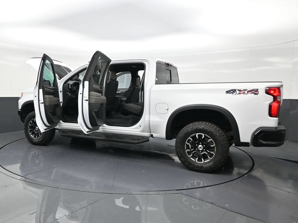 Used 2024 Chevrolet Silverado 1500 ZR2 w/ Technology Package AWD/4WD image 31