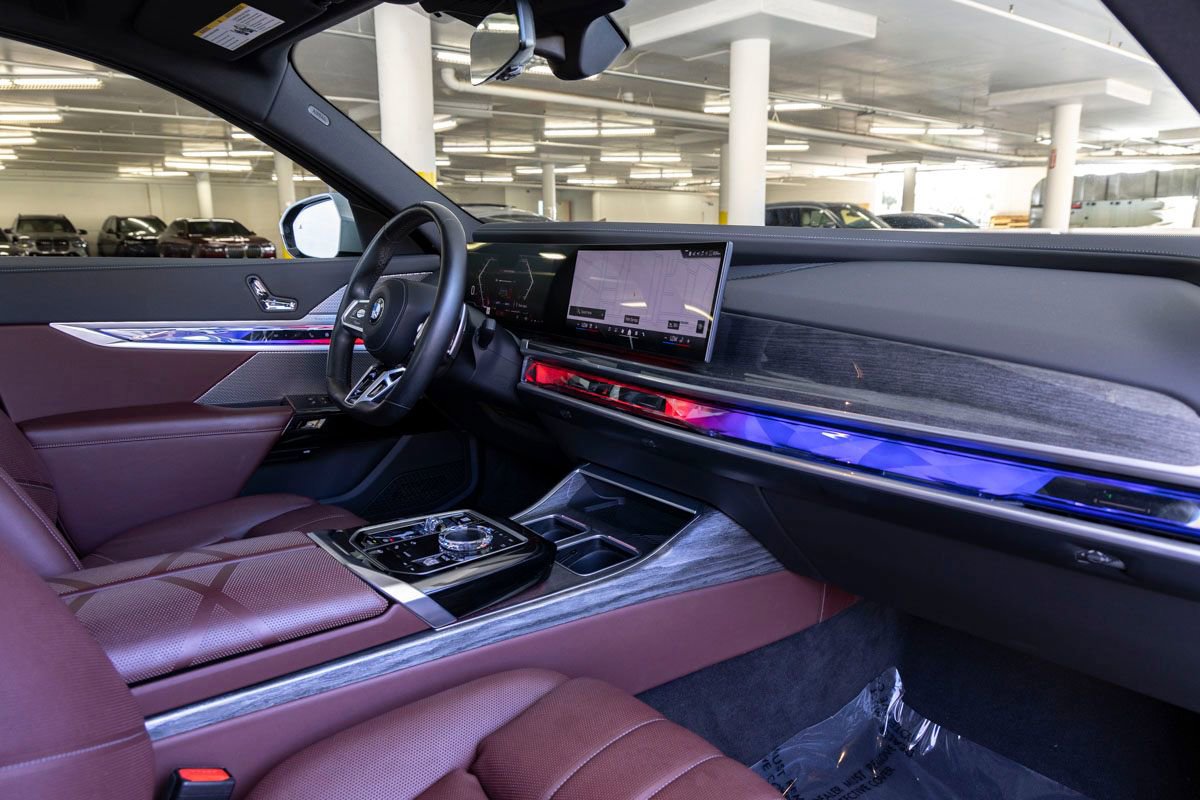 Used 2023 BMW 740i w/ Parking Assistance Package RWD image 30