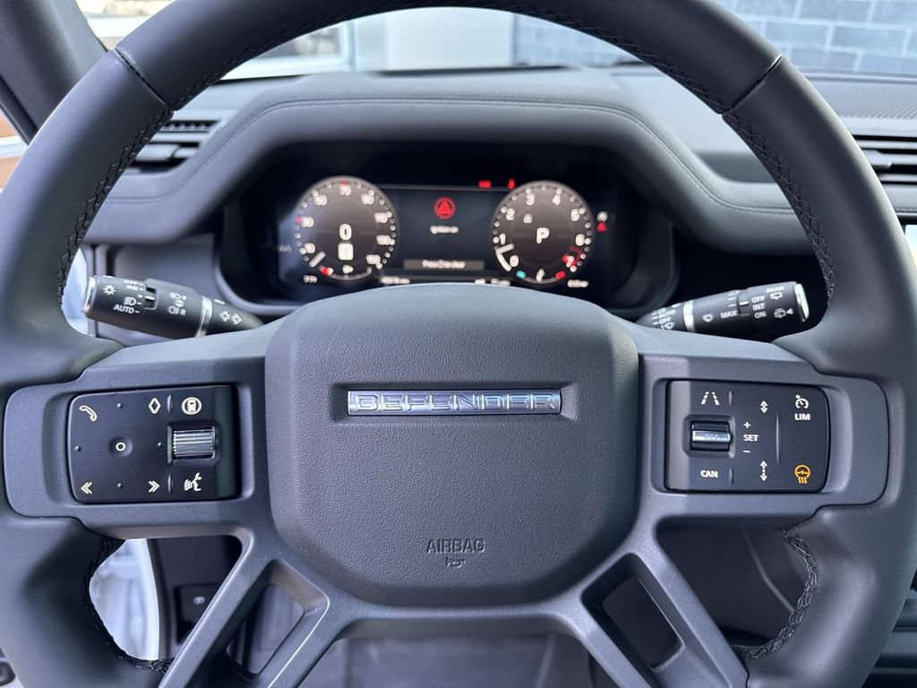 Certified 2025 Land Rover Defender 110 X-Dynamic SE AWD/4WD image 27