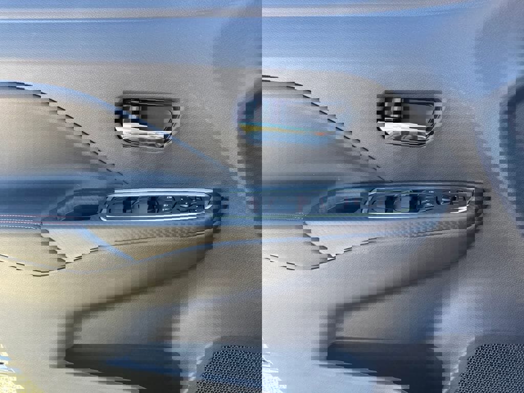 New 2025 Nissan Versa SR w/ Trunk Package image 17