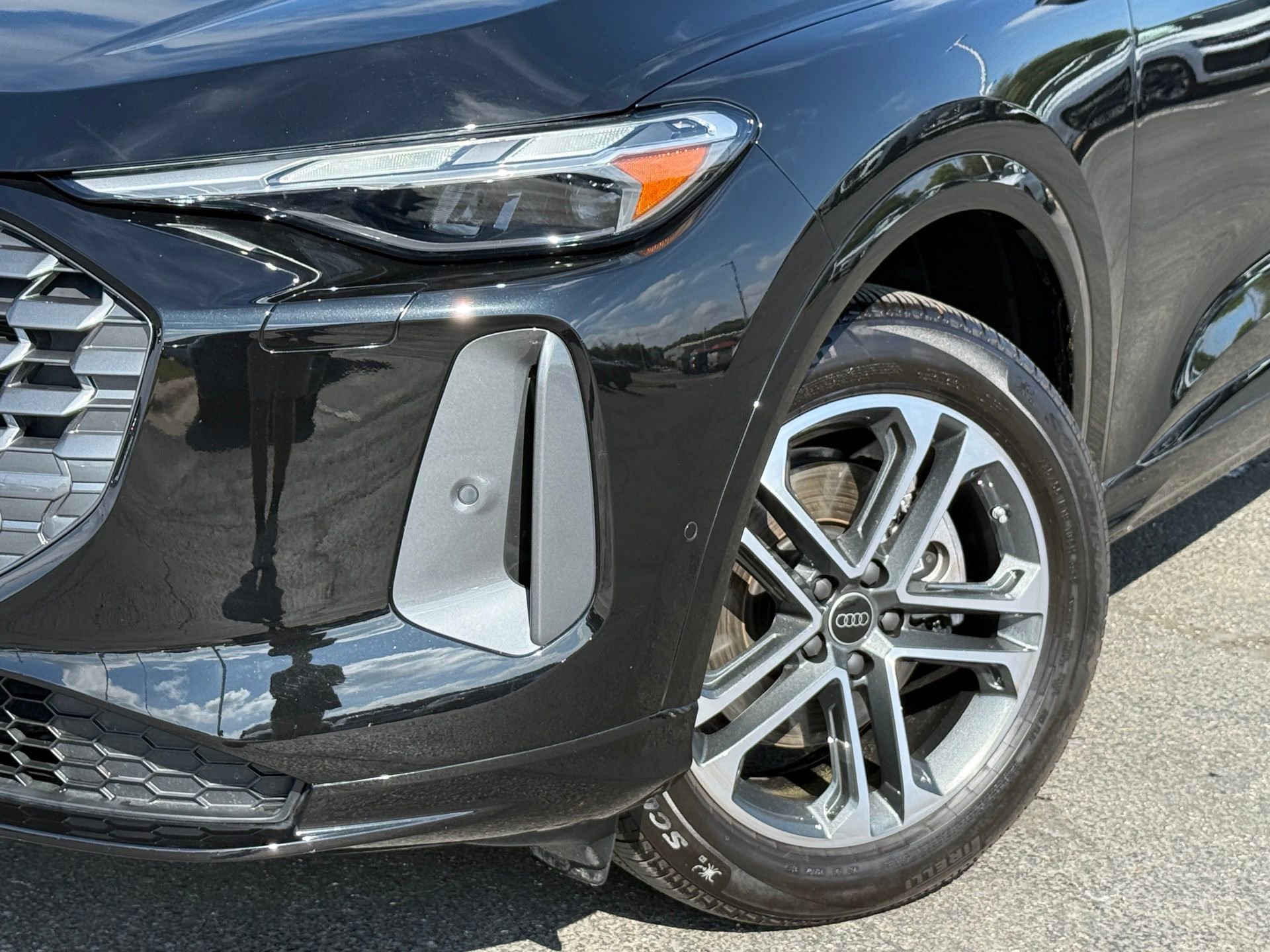 Certified 2025 Audi Q5 Premium w/ Convenience Package image 4