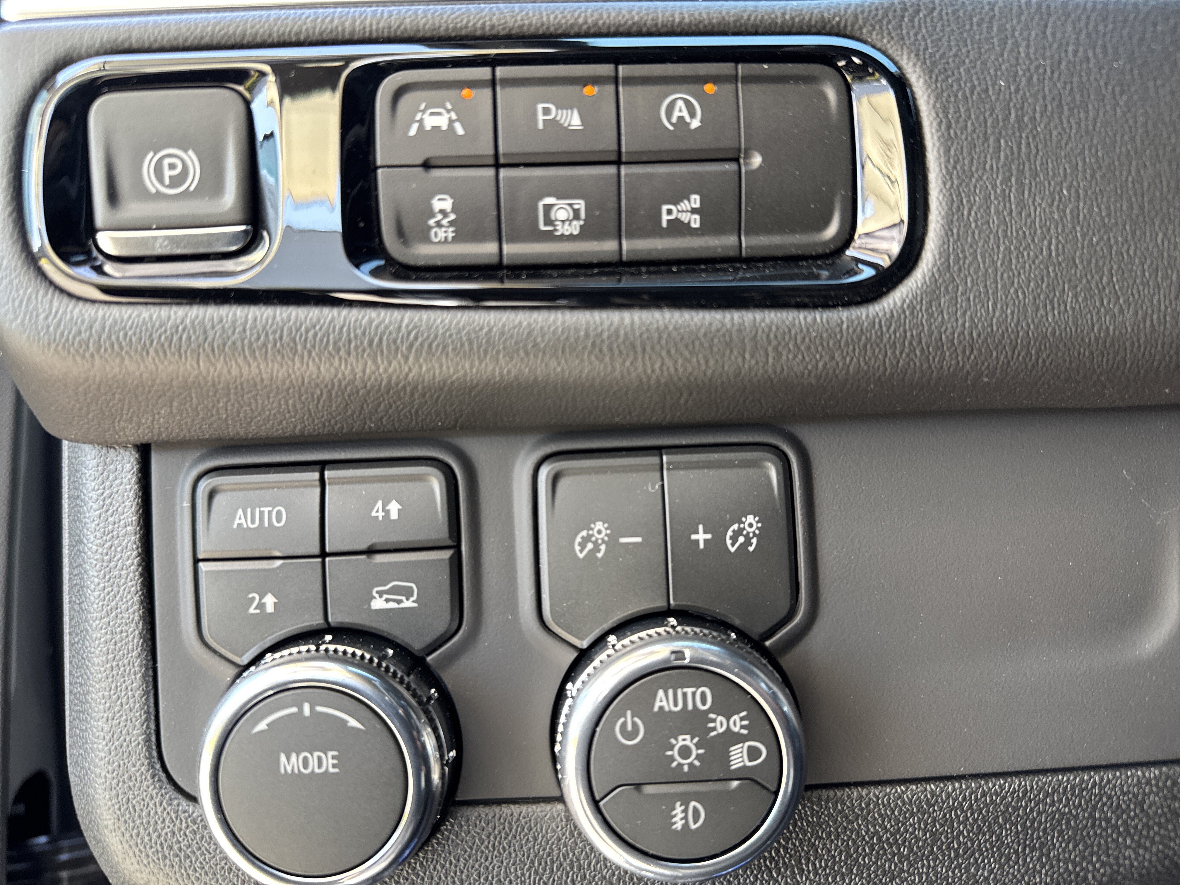 New 2026 GMC Yukon XL Denali w/ Sun & Power Step Package AWD/4WD image 18