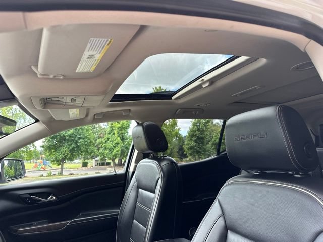 Used 2021 GMC Acadia Denali w/ Denali Ultimate Package AWD/4WD image 14