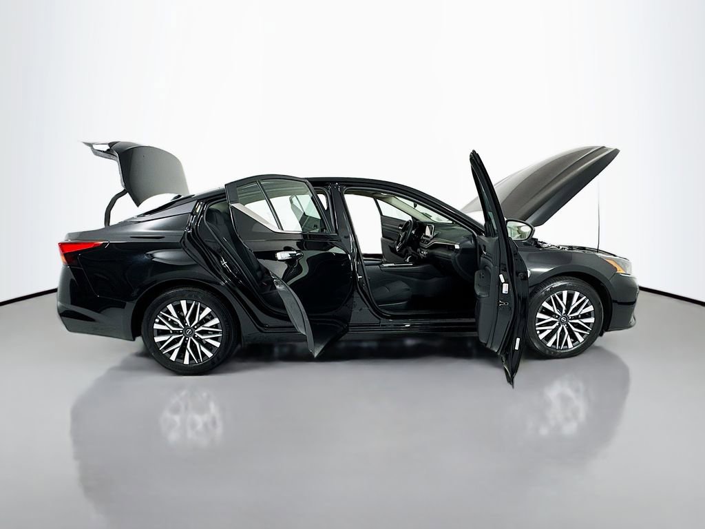 Used 2025 Nissan Altima 2.5 SV image 25