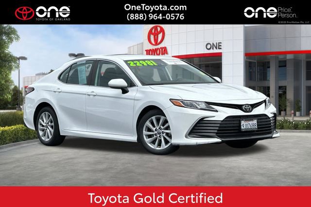 Used 2022 Toyota Camry LE FWD image 1