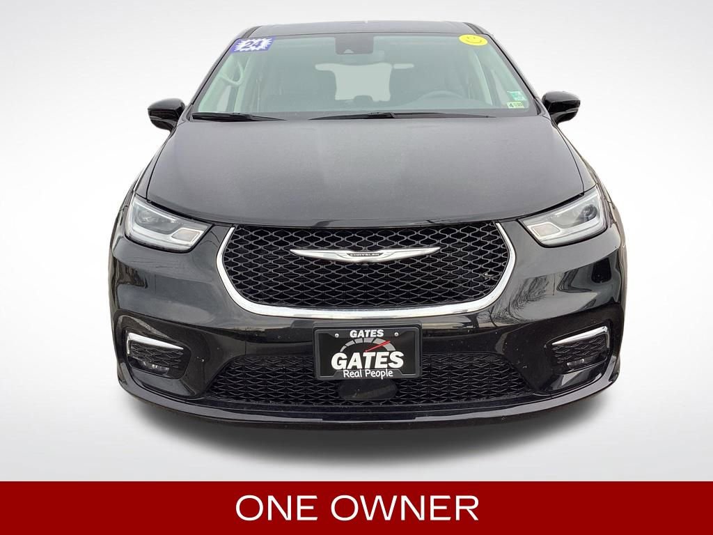 Used 2024 Chrysler Pacifica Touring-L image 3