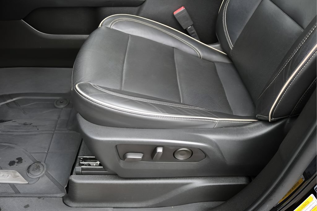Used 2021 Chevrolet Suburban Premier w/ Premium Package RWD image 15