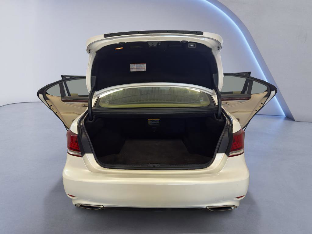 Used 2015 Lexus LS 460 w/ Comfort Package image 12