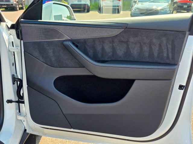 Used 2026 Tesla Model Y AWD image 32