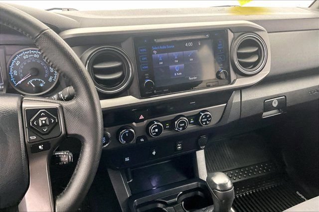 Used 2017 Toyota Tacoma TRD Off-Road AWD/4WD image 5