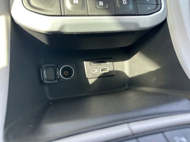 Used 2023 GMC Acadia SLT image 30