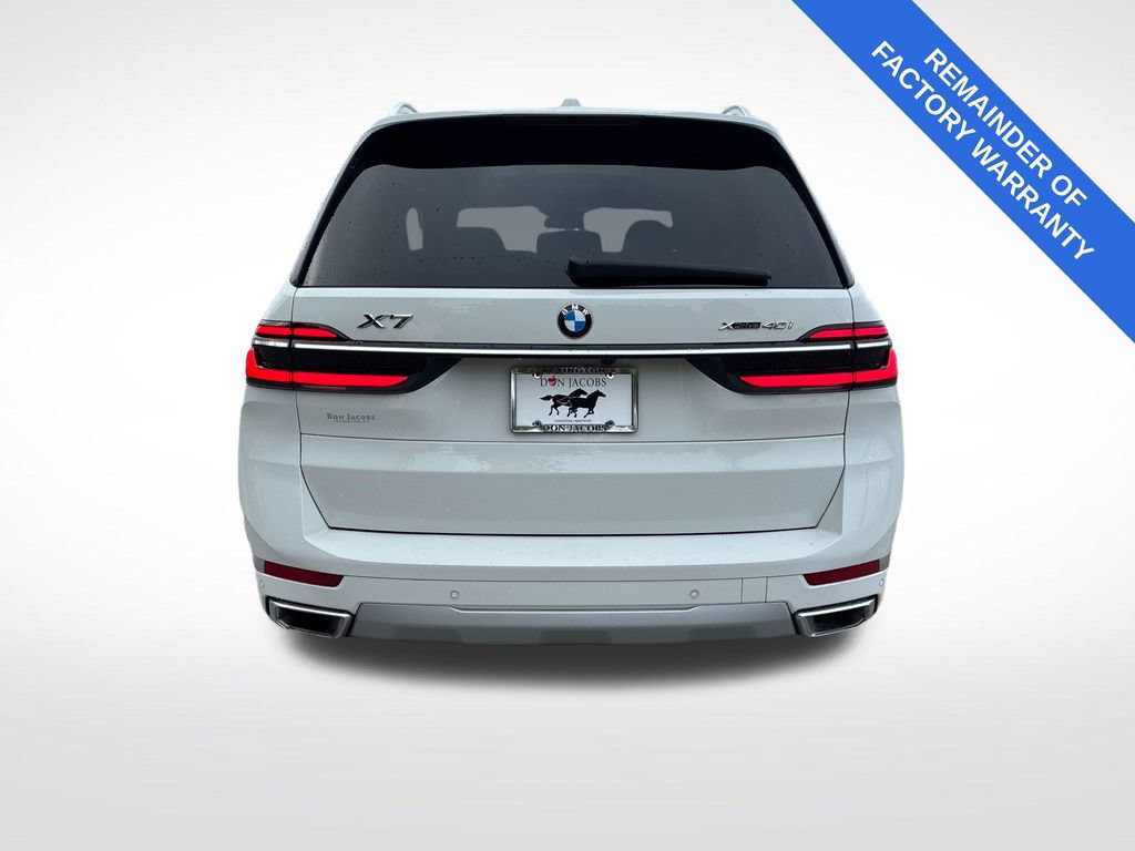 Used 2025 BMW X7 xDrive40i w/ Premium Package AWD/4WD image 4