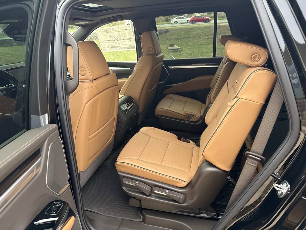 New 2026 Cadillac Escalade Luxury w/ LPO, Floor Liner Package AWD/4WD image 17