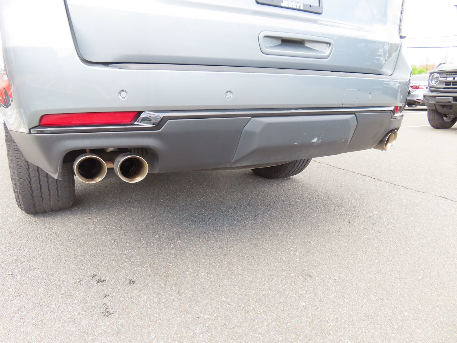 Used 2025 Chevrolet Suburban Z71 image 11