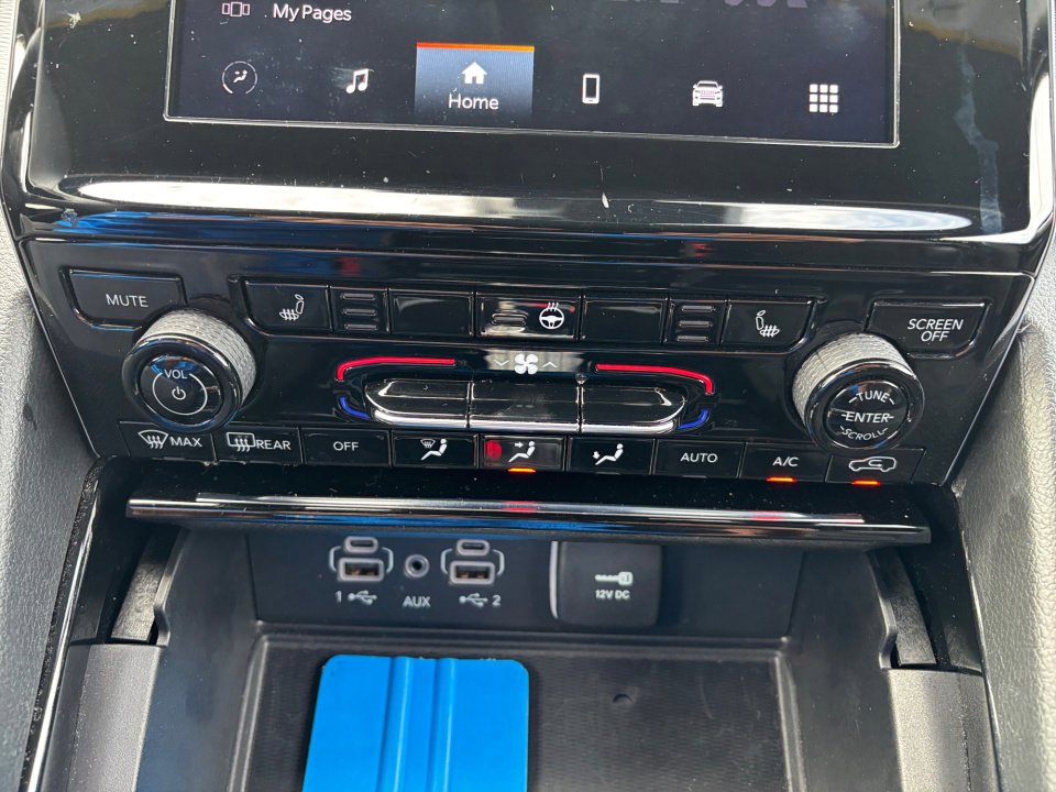 Used 2023 Jeep Grand Cherokee L Laredo image 21