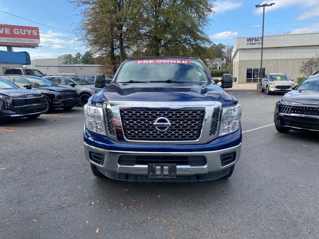 Used 2018 Nissan Titan SV image 2
