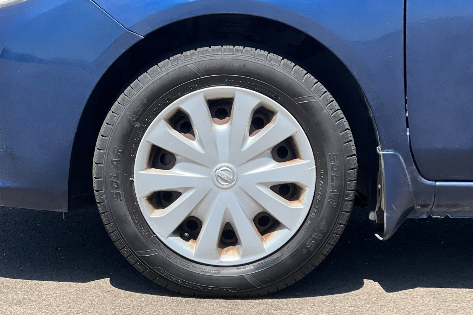 Used 2014 Nissan Versa SV FWD image 23