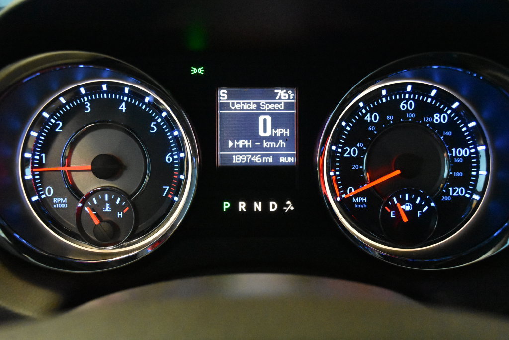 Used 2015 Chrysler Town & Country Touring-L w/ Driver Convenience Group FWD image 18
