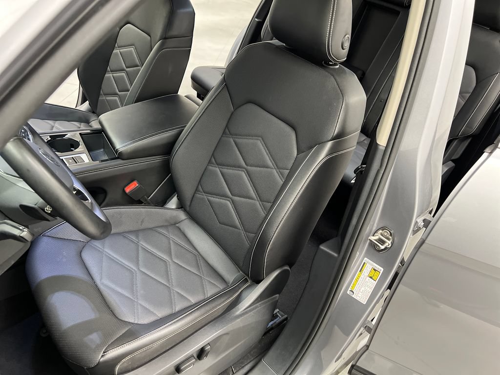 Used 2025 Volkswagen Atlas SE FWD image 11