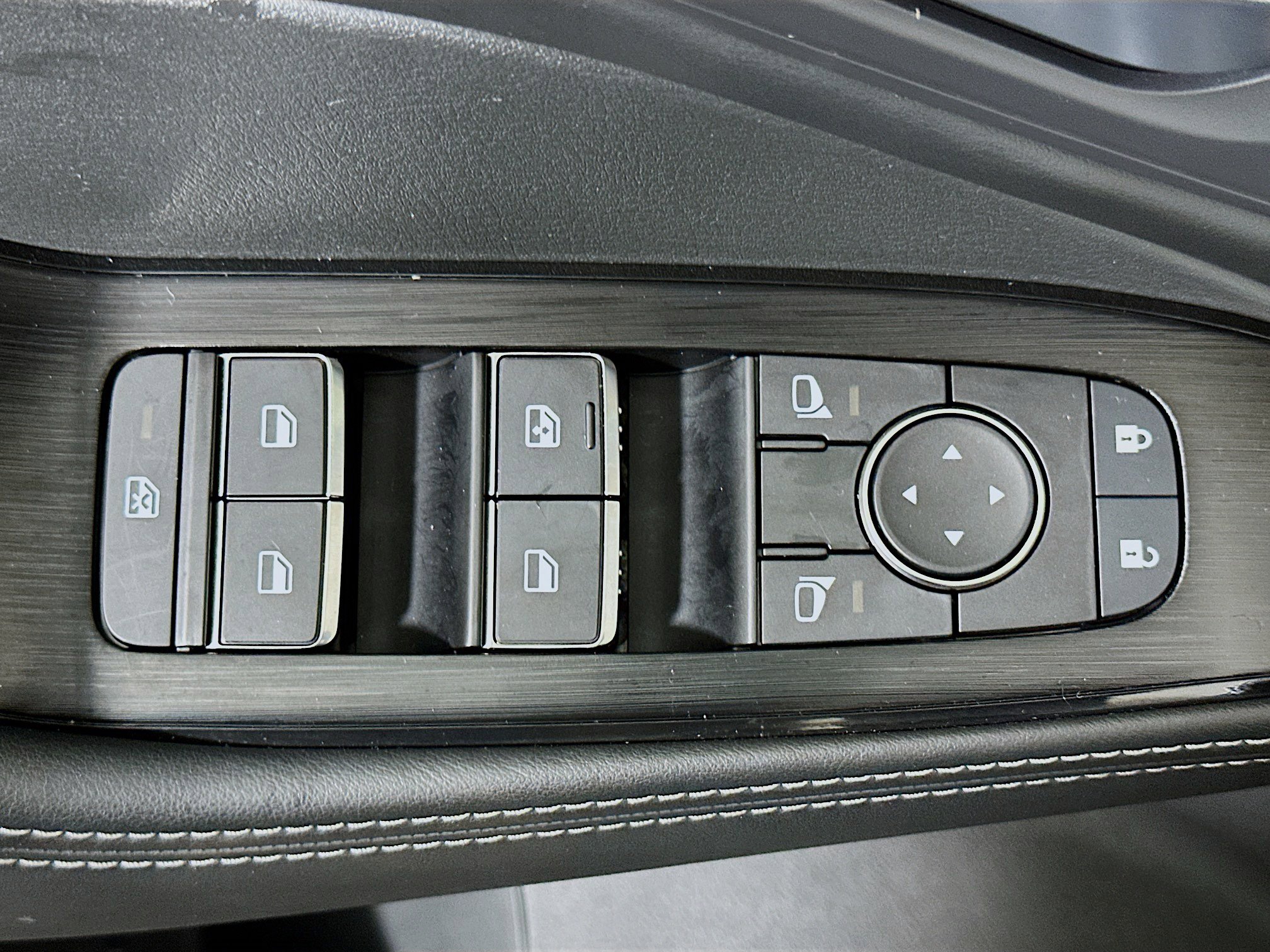 Used 2023 Nissan Rogue SL w/ SL Premium Package image 15