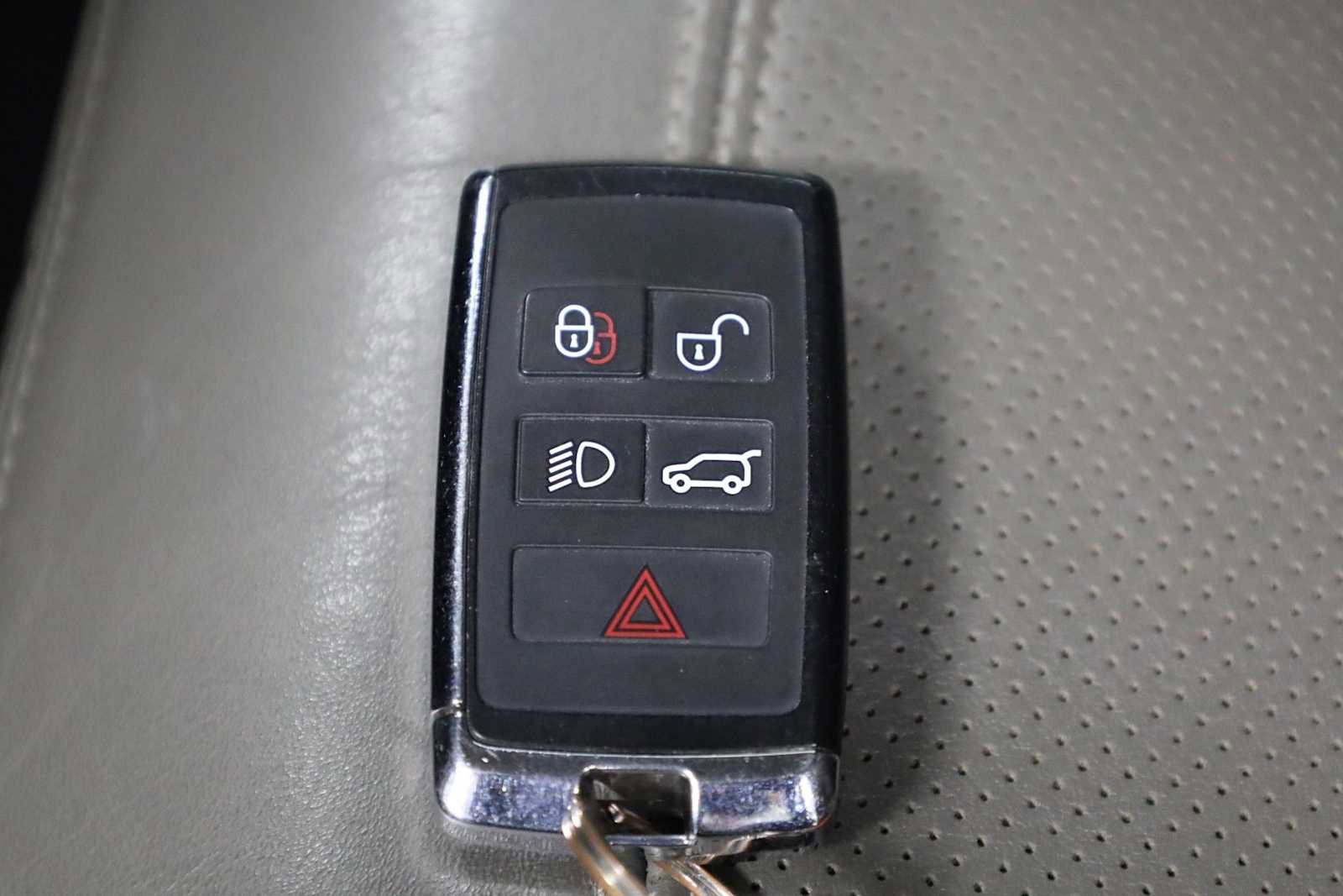 Used 2020 Land Rover Defender 110 SE image 42