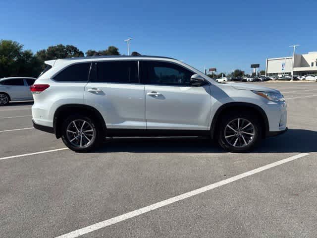 Used 2019 Toyota Highlander XLE FWD image 6