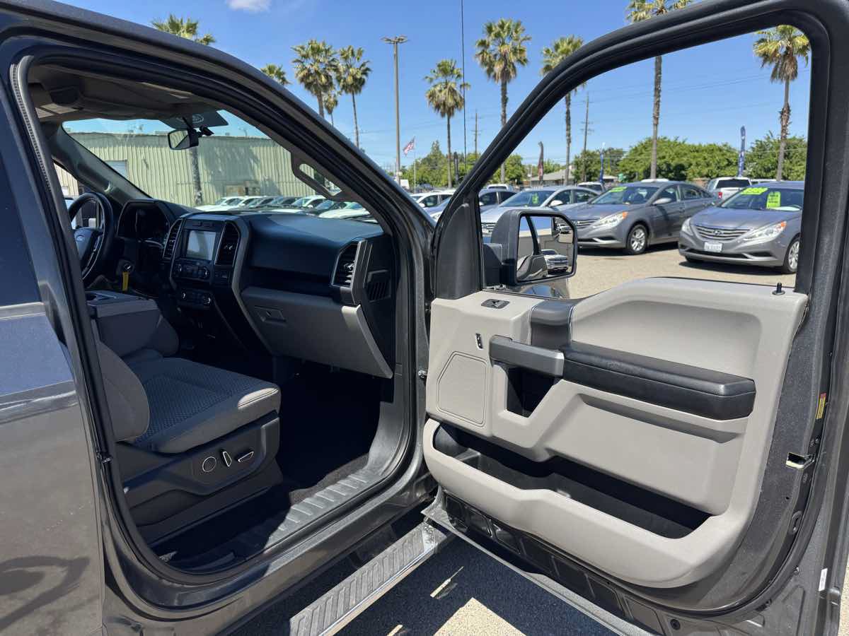 Used 2018 Ford F150 XLT w/ Equipment Group 302A Luxury AWD/4WD image 15