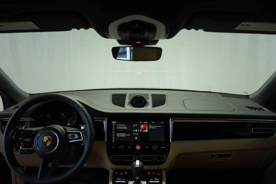 Certified 2026 Porsche Macan AWD/4WD image 16