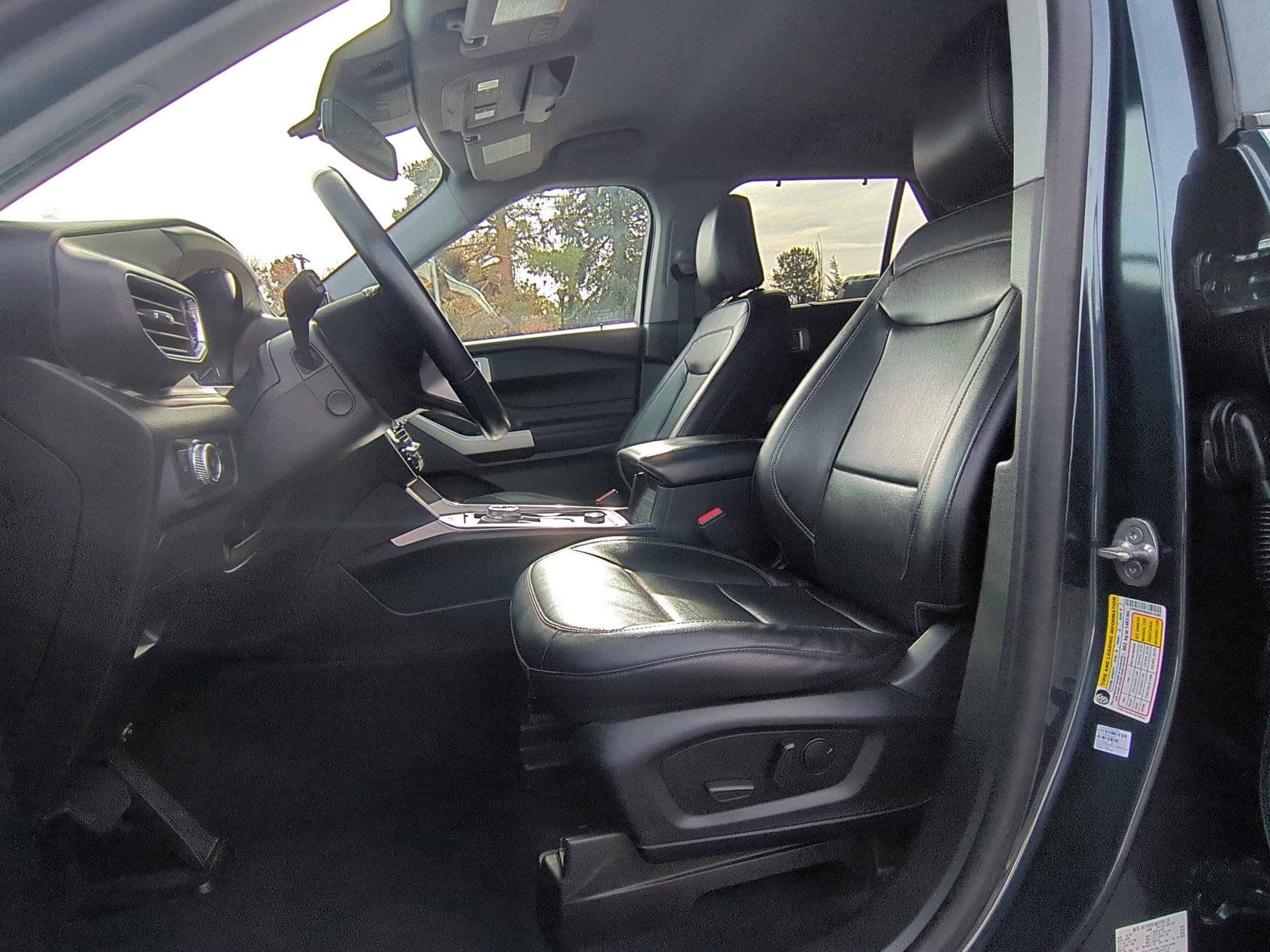 Used 2022 Ford Explorer Limited w/ Equipment Group 301A image 28