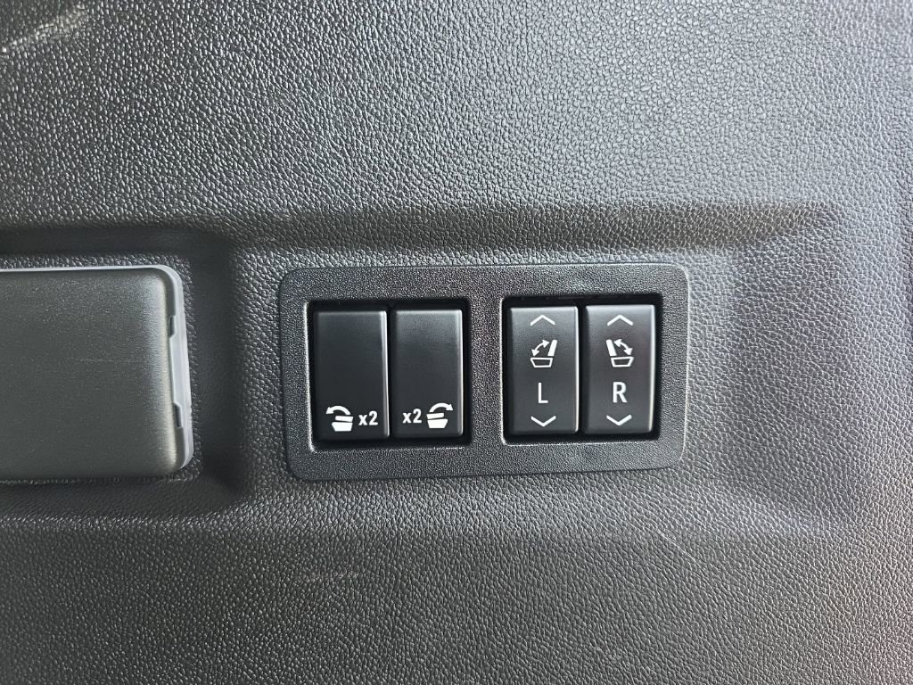 Used 2021 Chevrolet Tahoe Premier w/ Premium Package AWD/4WD image 23
