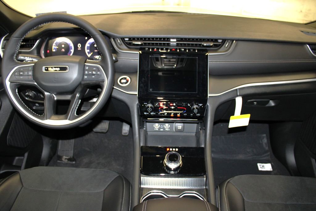 New 2025 Jeep Grand Cherokee Laredo image 9