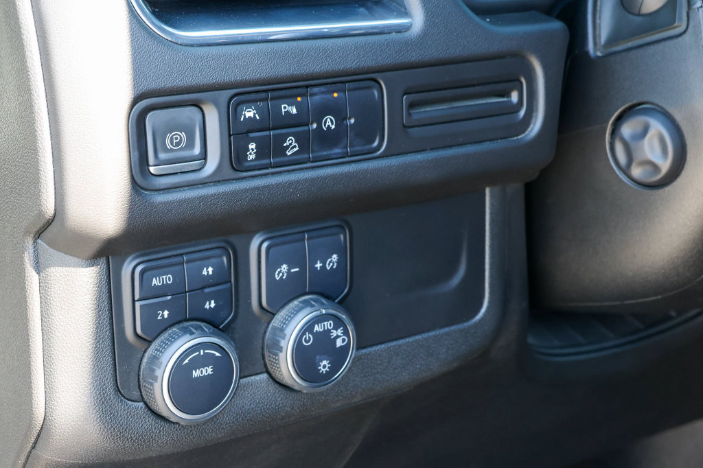 Used 2023 Chevrolet Tahoe Premier AWD/4WD image 11