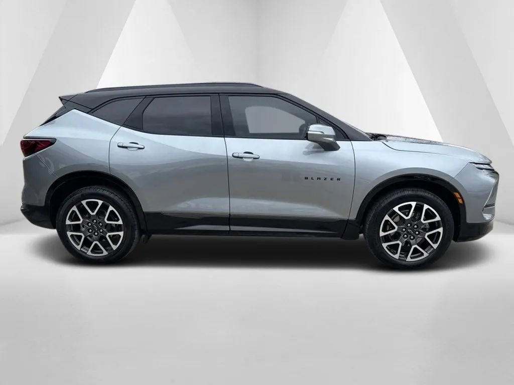 Used 2025 Chevrolet Blazer RS image 8