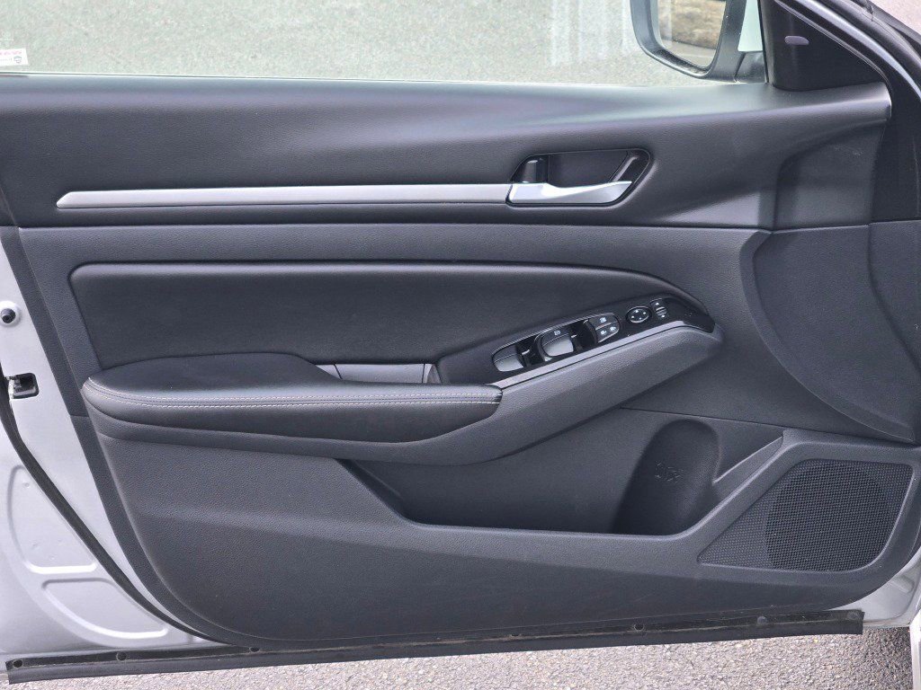 Used 2023 Nissan Altima 2.5 SV image 17