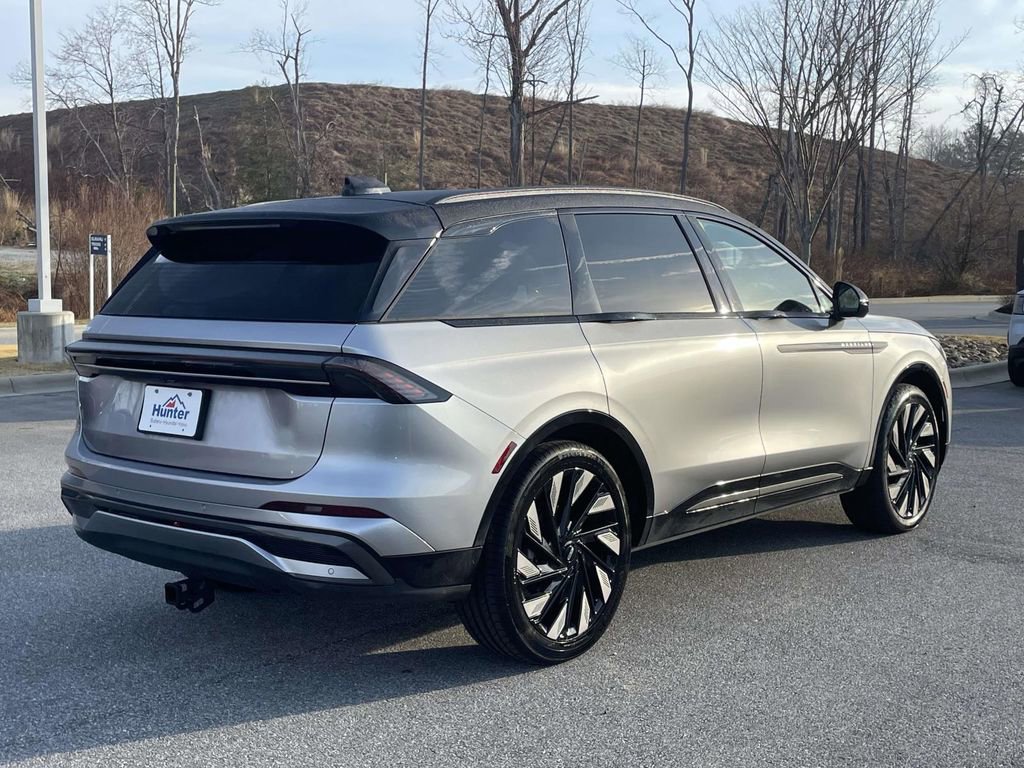 Used 2025 Lincoln Nautilus Reserve image 29