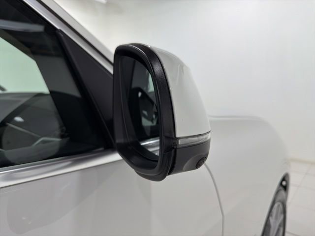 Used 2026 BMW X7 xDrive40i w/ Premium Package image 30